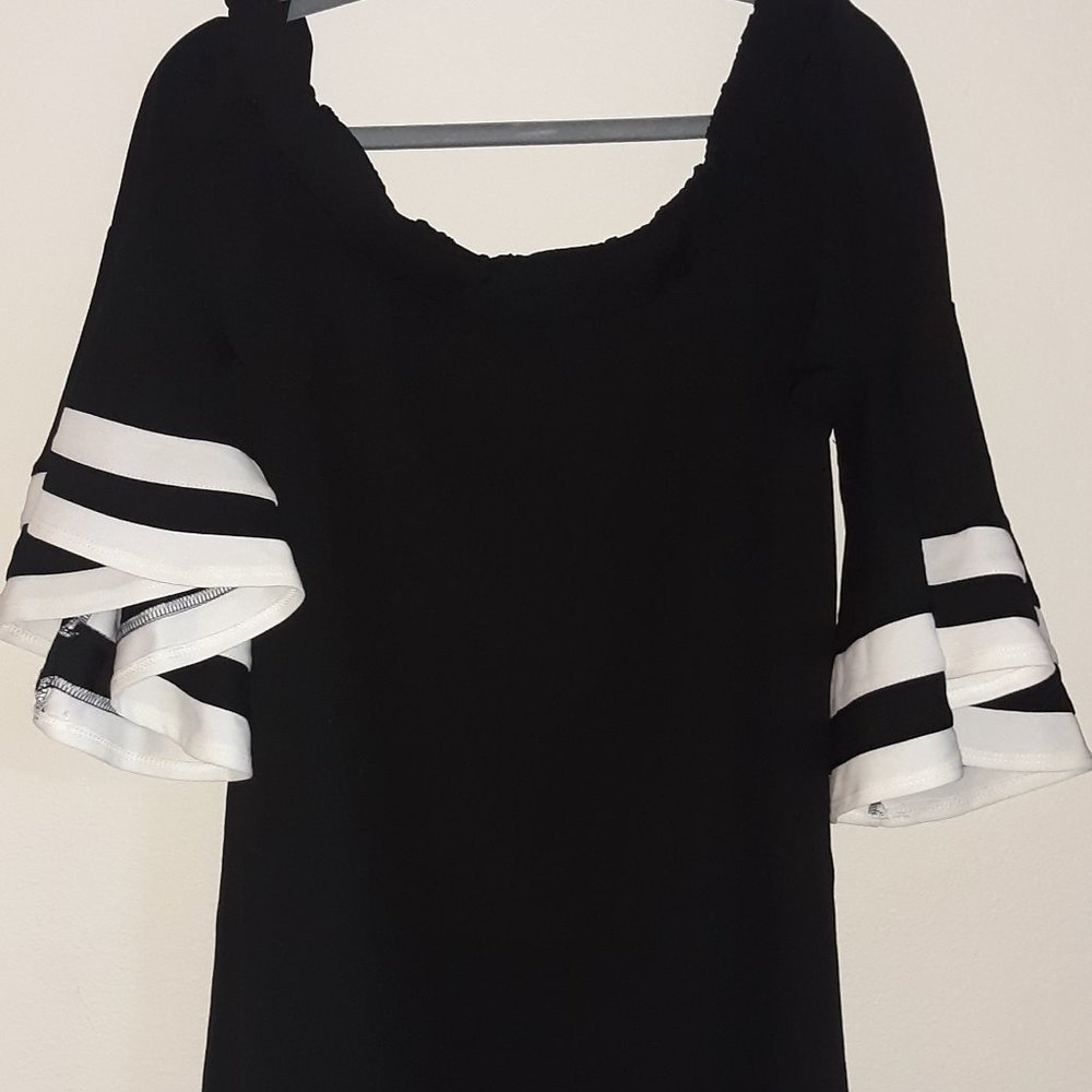 Woman's Black Dress w/ Wide Sleeves